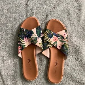 Women’s 8.5 floral sandals